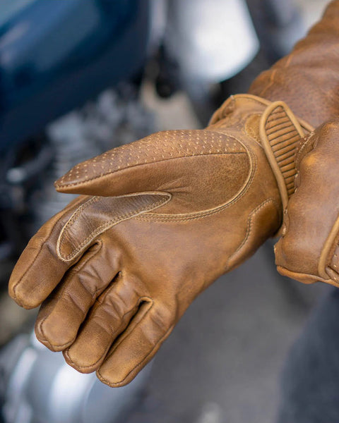 Goldtop Viceroy Gloves - Waxed Brown worn by model close up